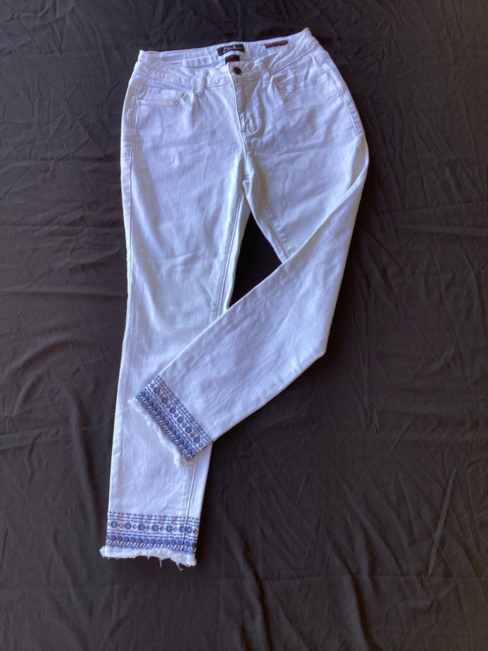 Earl Jeans White Skinny Ankle Pants